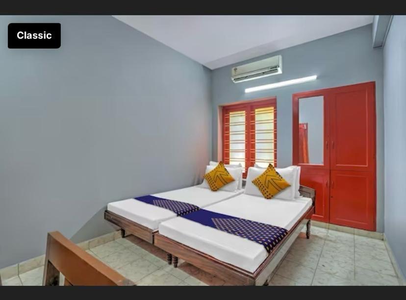 Ss Kkp Tourist Home Thiruvananthapuram Exteriör bild