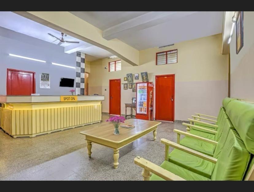 Ss Kkp Tourist Home Thiruvananthapuram Exteriör bild